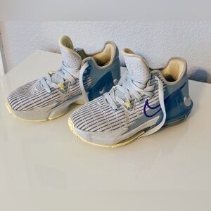 Nike Kids LeBron Witness 6 Basketball Sneakers